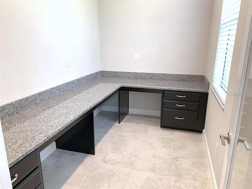 TAMPA PALMS AREA 3 PRCL 38 - Residential Lease