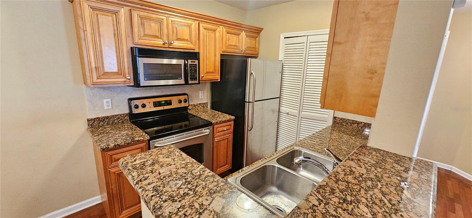 SUNERT LAKE - Residential Lease