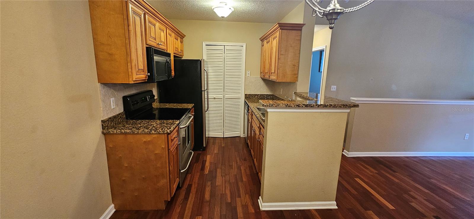 SUNERT LAKE - Residential Lease
