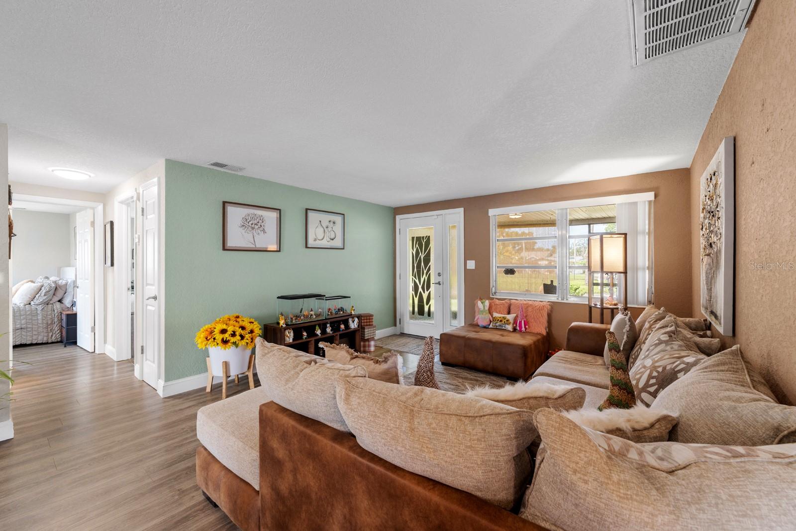 HOLIDAY GARDENS - Residential