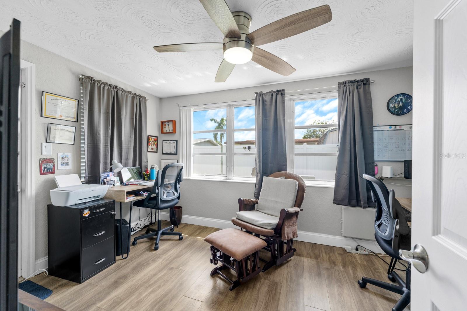 HOLIDAY GARDENS - Residential