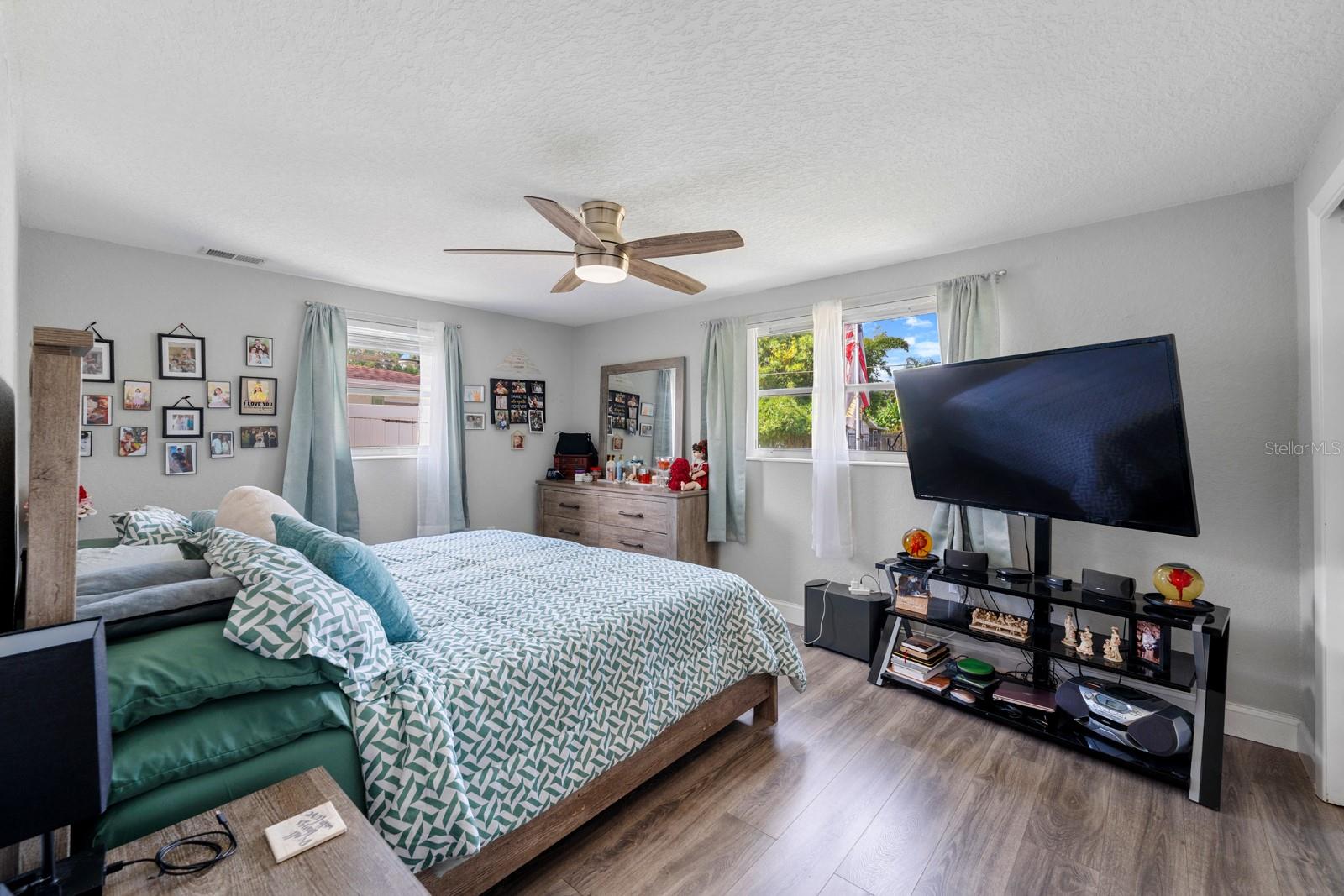 HOLIDAY GARDENS - Residential