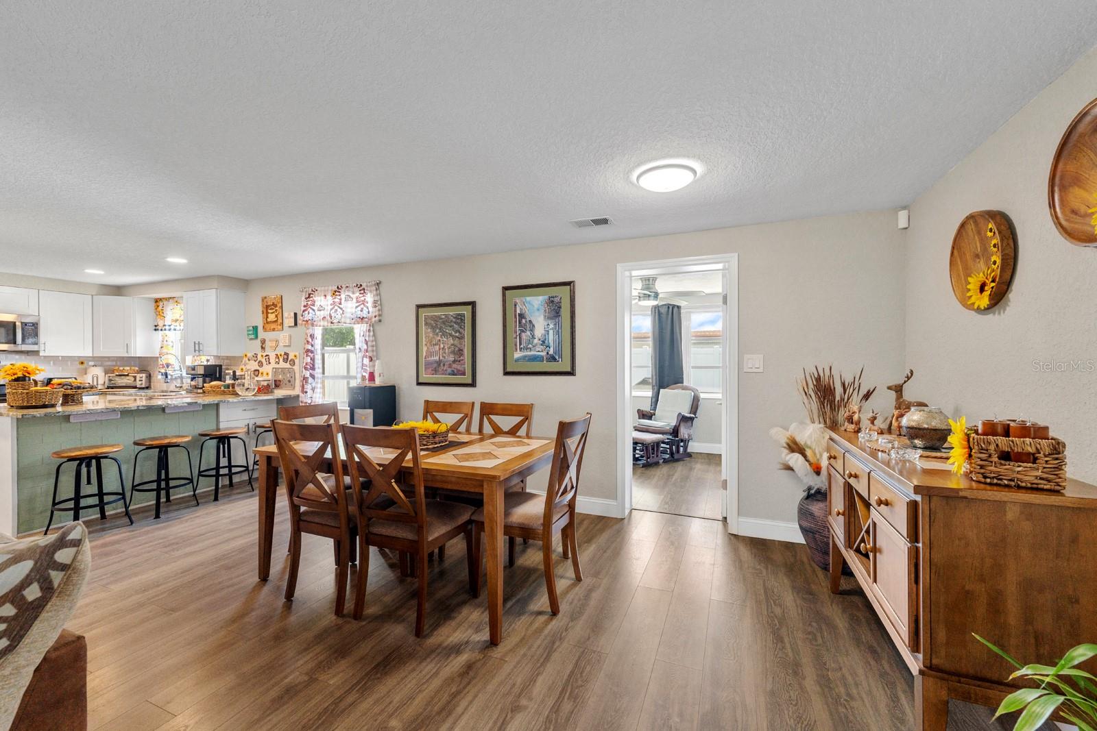 HOLIDAY GARDENS - Residential