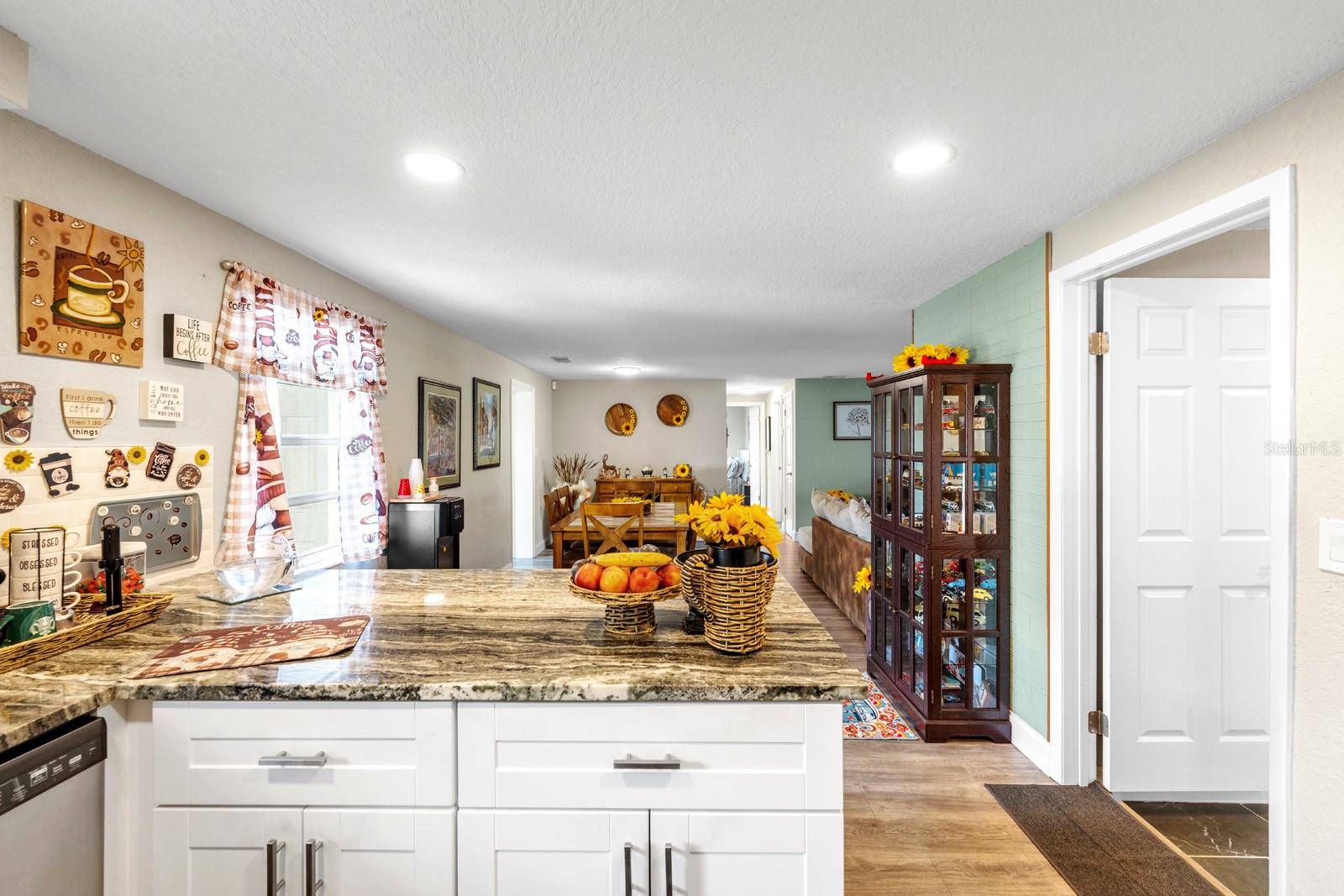 HOLIDAY GARDENS - Residential