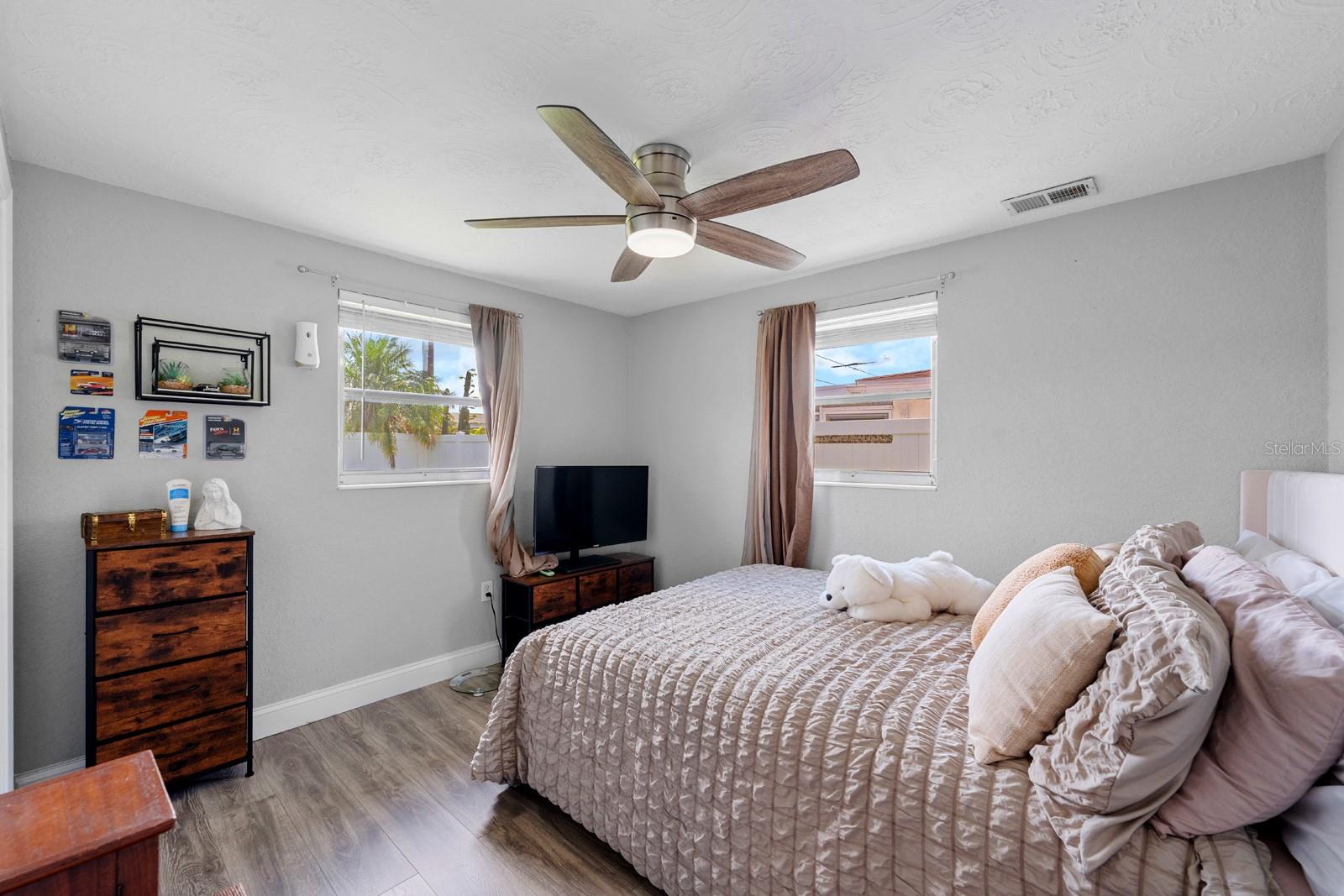 HOLIDAY GARDENS - Residential