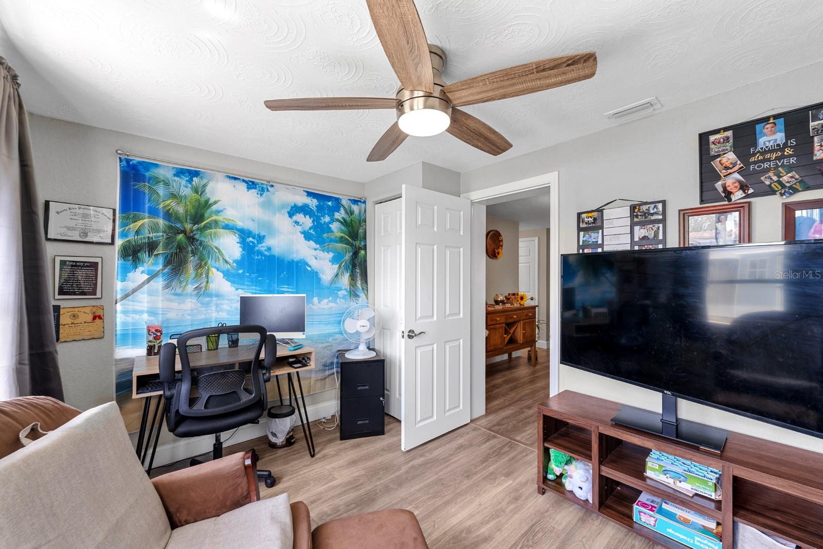 HOLIDAY GARDENS - Residential