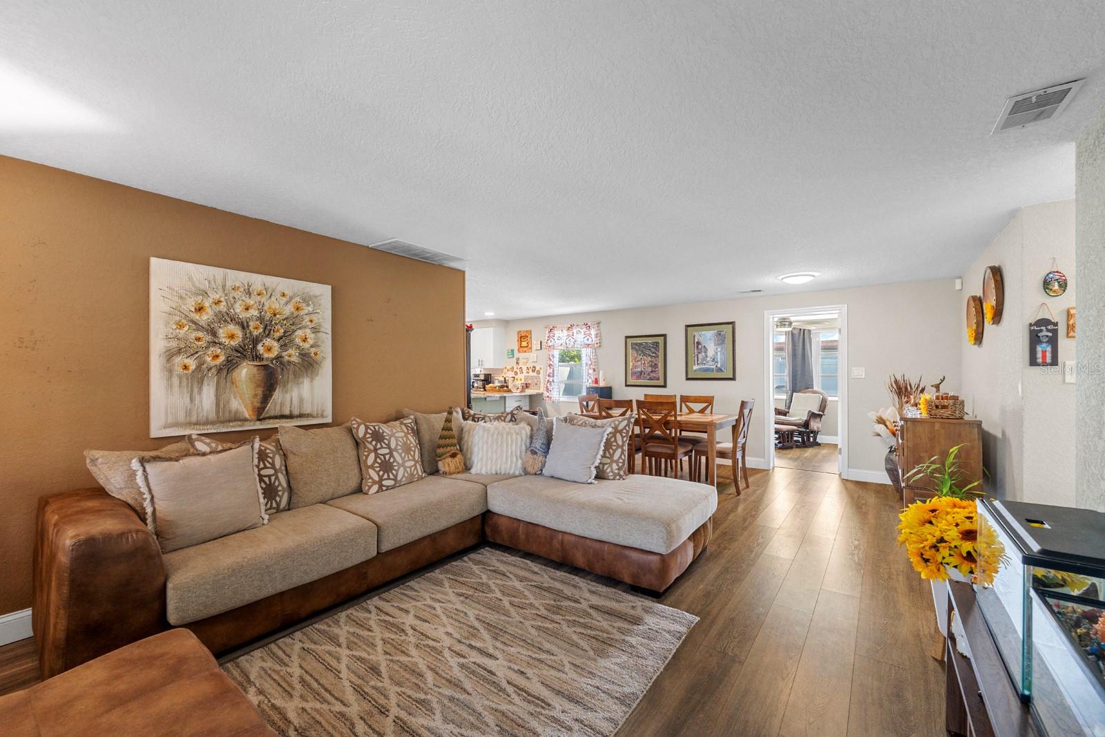 HOLIDAY GARDENS - Residential