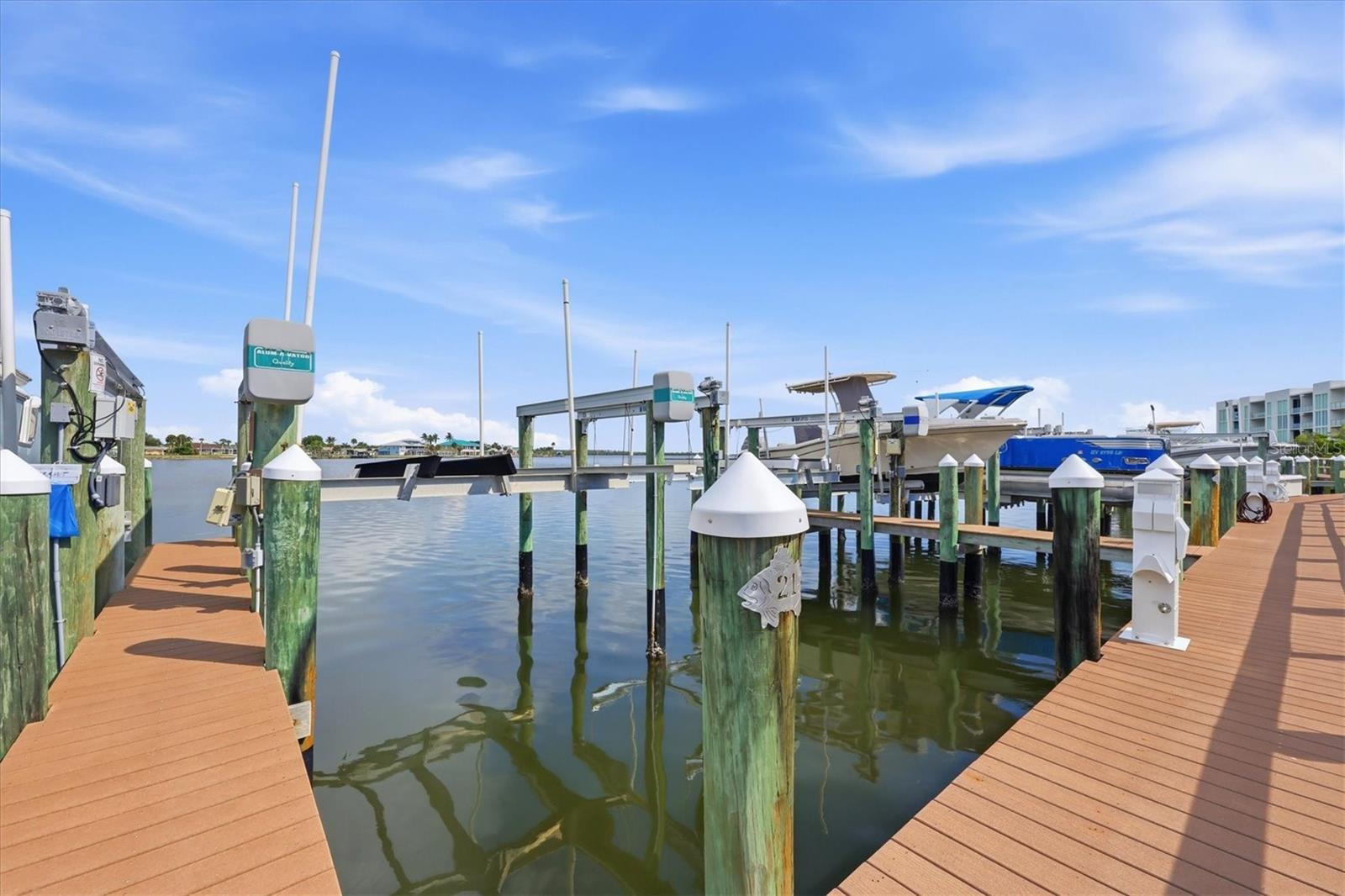 1375 BEACH ROAD 210 & SLIP 21