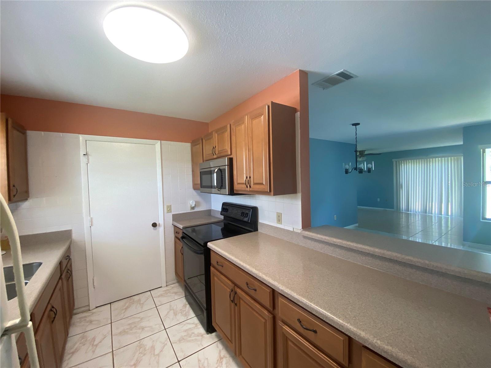 6618 KENWOOD DRIVE