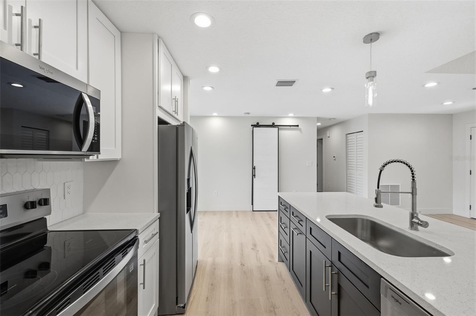 HOLIDAY HEIGHTS UNIT 01 - Residential
