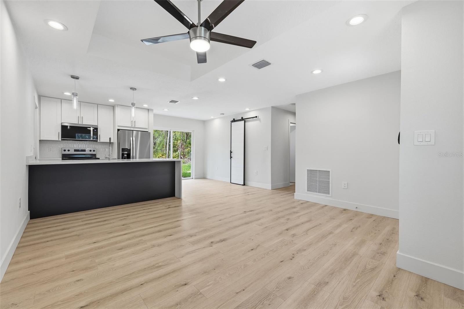 HOLIDAY HEIGHTS UNIT 01 - Residential