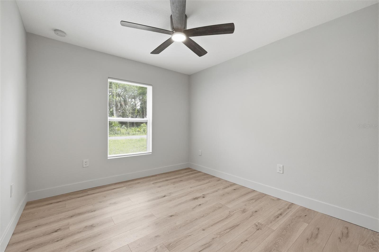 HOLIDAY HEIGHTS UNIT 01 - Residential