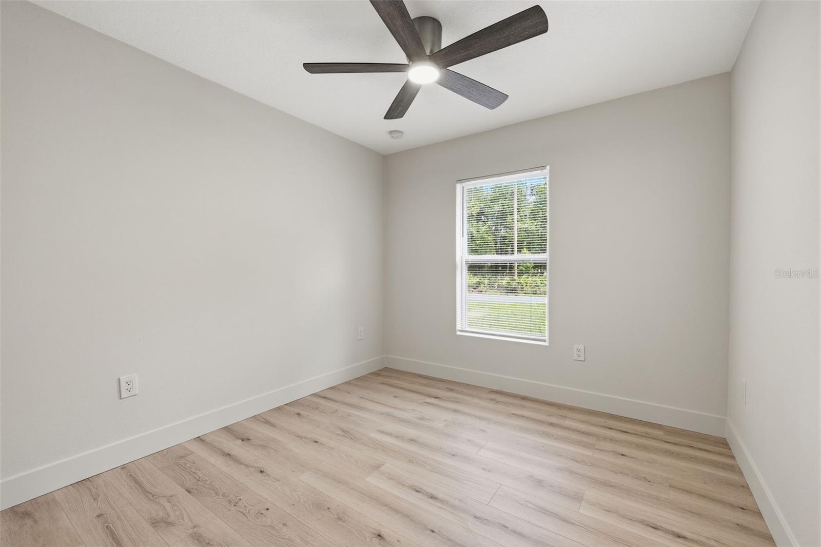 HOLIDAY HEIGHTS UNIT 01 - Residential