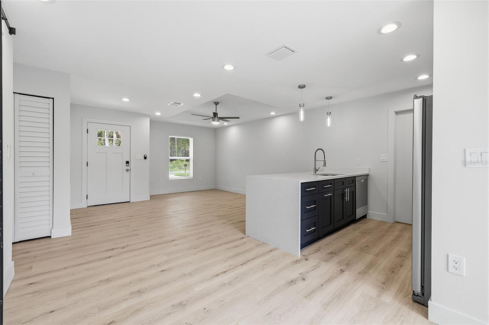 HOLIDAY HEIGHTS UNIT 01 - Residential