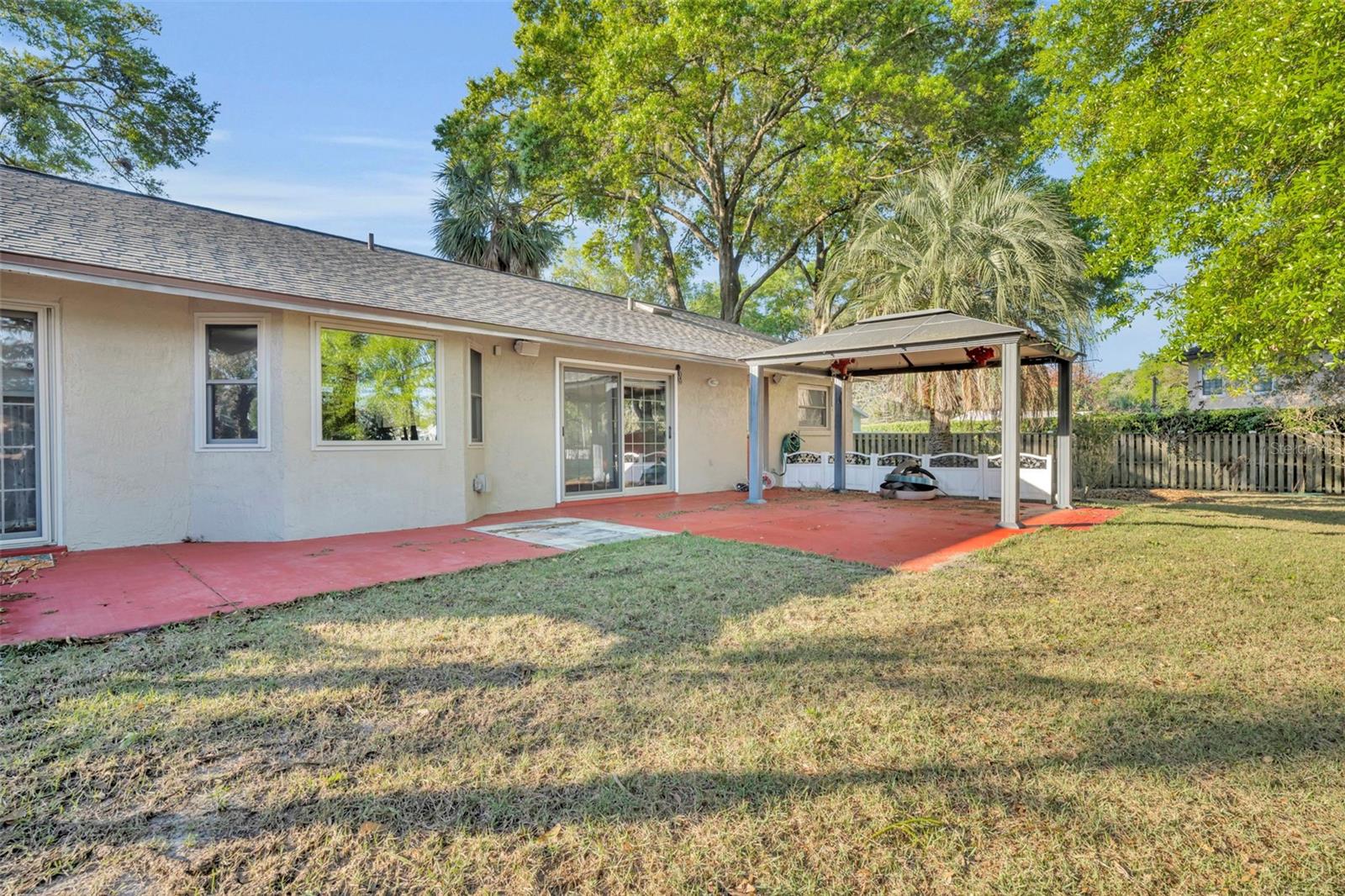 BENTLEY WOODS - Residential