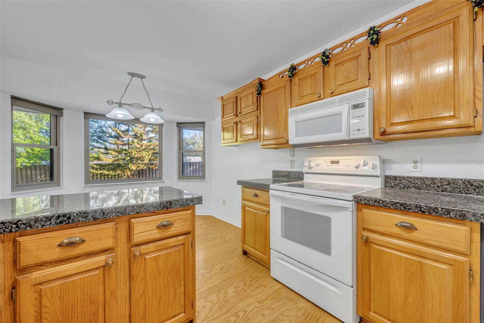 BENTLEY WOODS - Residential