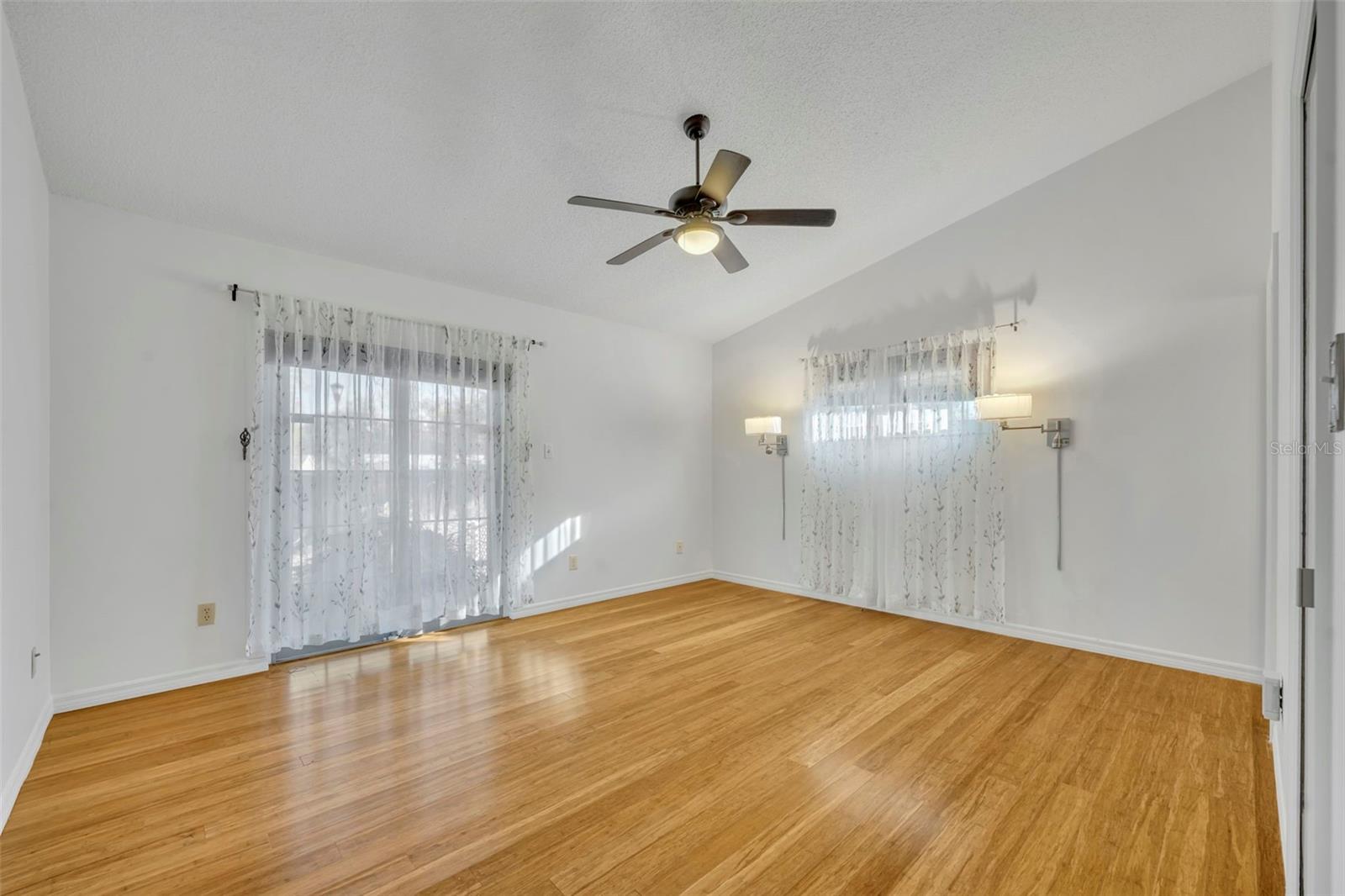 BENTLEY WOODS - Residential