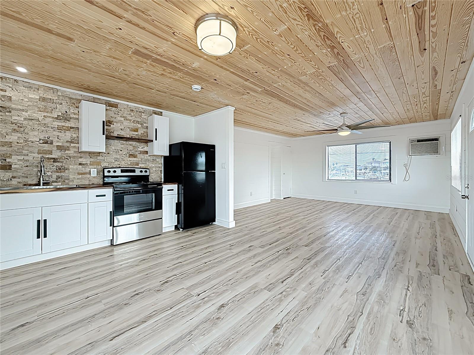 ISLAND ESTATES UNIT 1 SEC A - Residential Lease