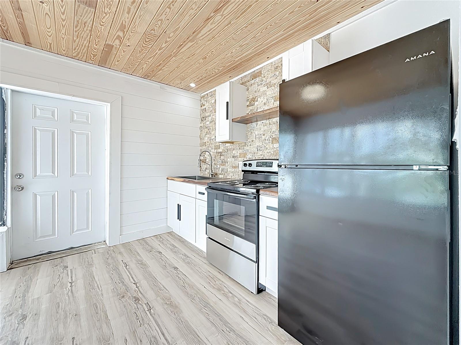 ISLAND ESTATES UNIT 1 SEC A - Residential Lease