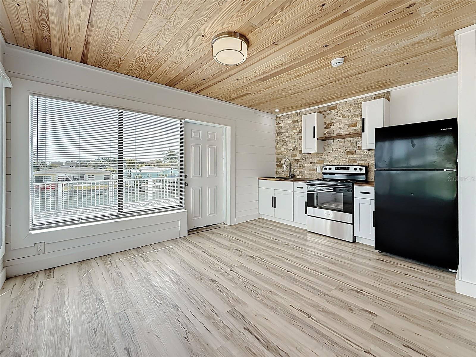 ISLAND ESTATES UNIT 1 SEC A - Residential Lease