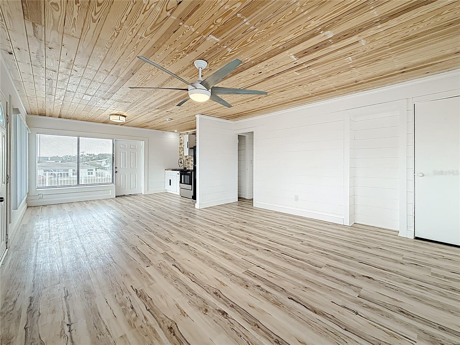 ISLAND ESTATES UNIT 1 SEC A - Residential Lease