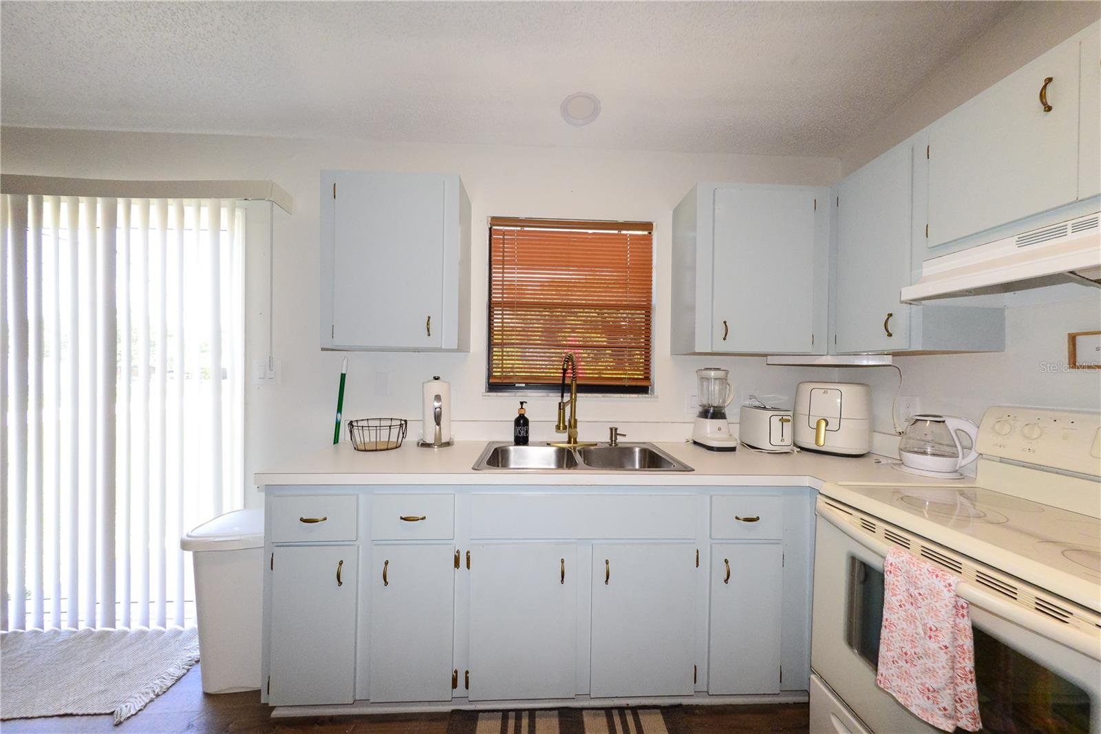 PEYTON PLACE - Residential Lease