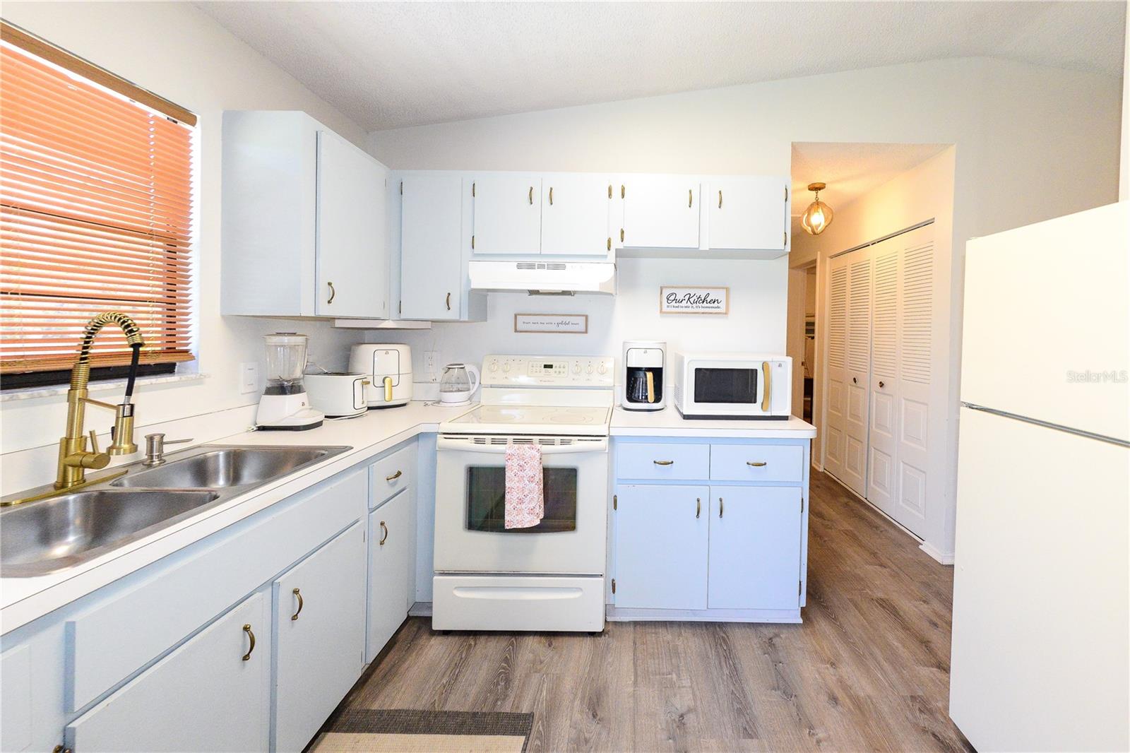 PEYTON PLACE - Residential Lease