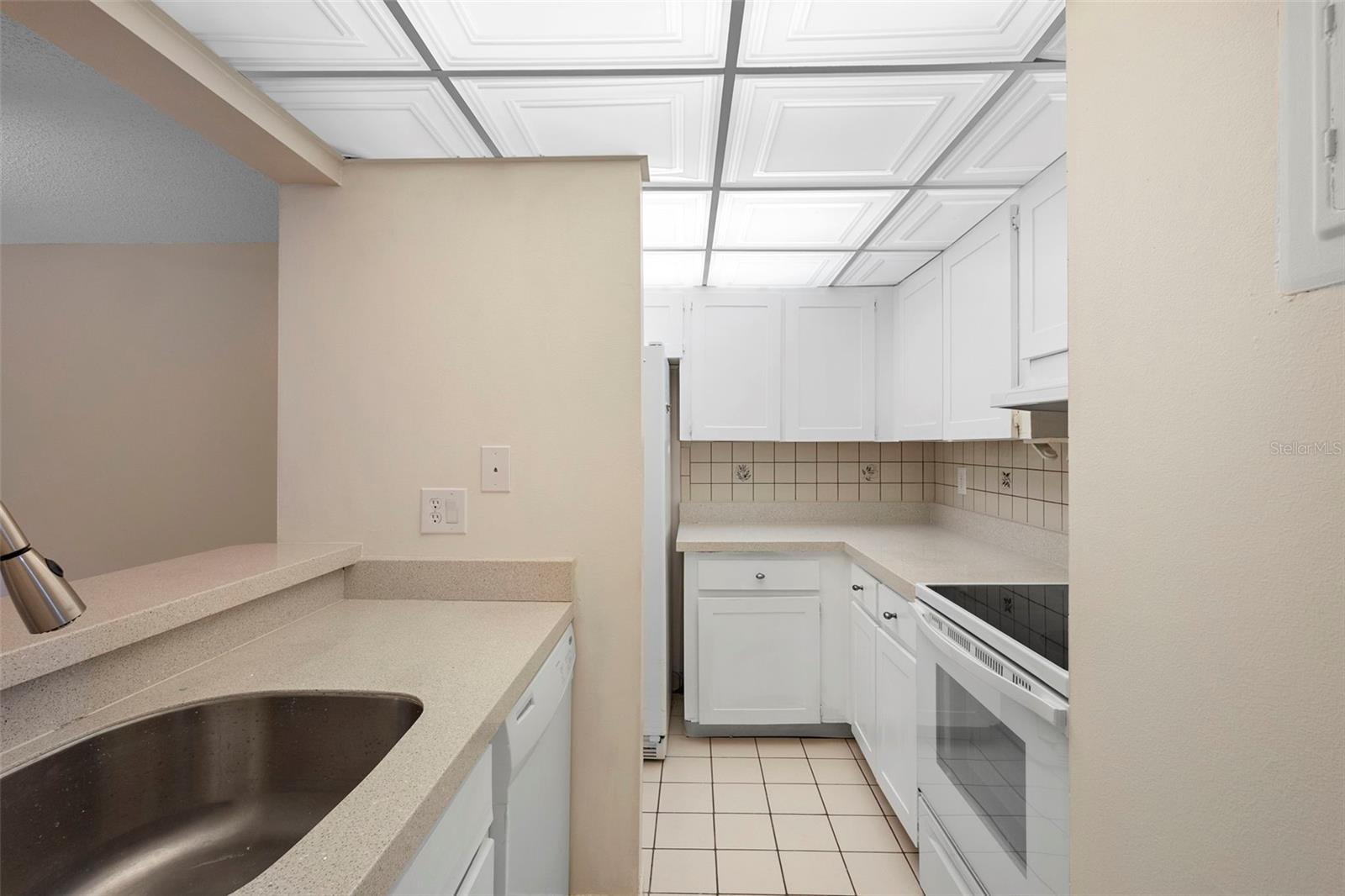 LAKESIDE CONDO APTS - Residential