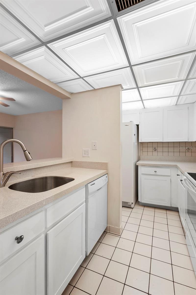 LAKESIDE CONDO APTS - Residential