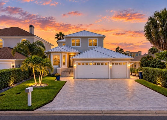 141 BAYSIDE DR, CLEARWATER BEACH, FL 33767 - Image eefe345b0382aaad4b4e2907564dbf62/252656398