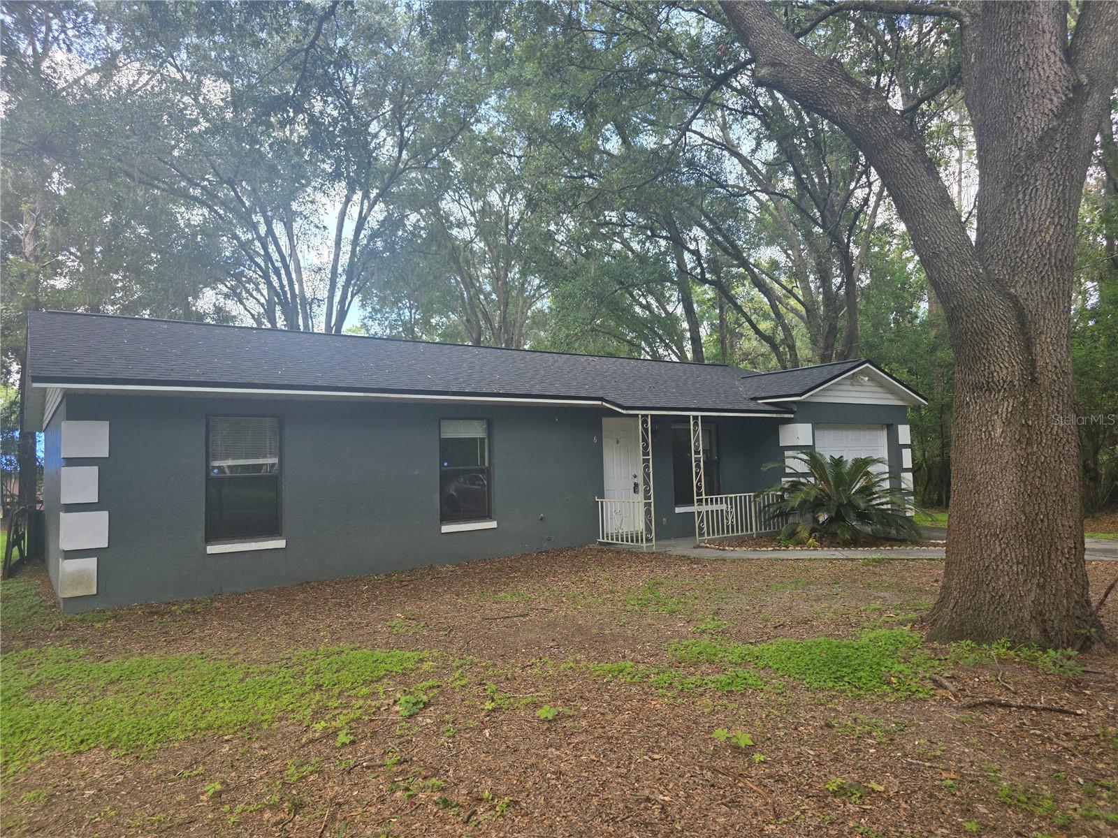 6 Pecan Drive Course – Cozy 3-Bed, 1-Bath Home in Silver Springs Shores
If you’re searching for a rental that balances charm with practicality, this home fits the bill. With 950 sq ft, this 3-bedroom, 1-bath concrete-block home offers an efficient floor plan, washer/dryer hookups, and a spacious backyard—perfect for outdoor enjoyment.
LOCATION
Located in Silver Springs Shores just off local commuter routes, you’ll enjoy quick access to shopping, dining, schools, and services. Parks and natural areas like Ocala Tuscawilla Park and Ocala National Forest are within easy reach, while Downtown Ocala is just a short drive away.
RENTAL TERMS
• First month’s rent and security deposit required
• No pets allowed
• Property rented as-is
• Applications must be submitted before showings and include:
• Proof of income
• Valid photo ID
• Application fee
• Credit and background checks for all applicants
• If approved and upon executed lease, application fees will be credited toward the second month’s rent
Call today to apply and take the next step toward leasing 6 Pecan Drive Course.