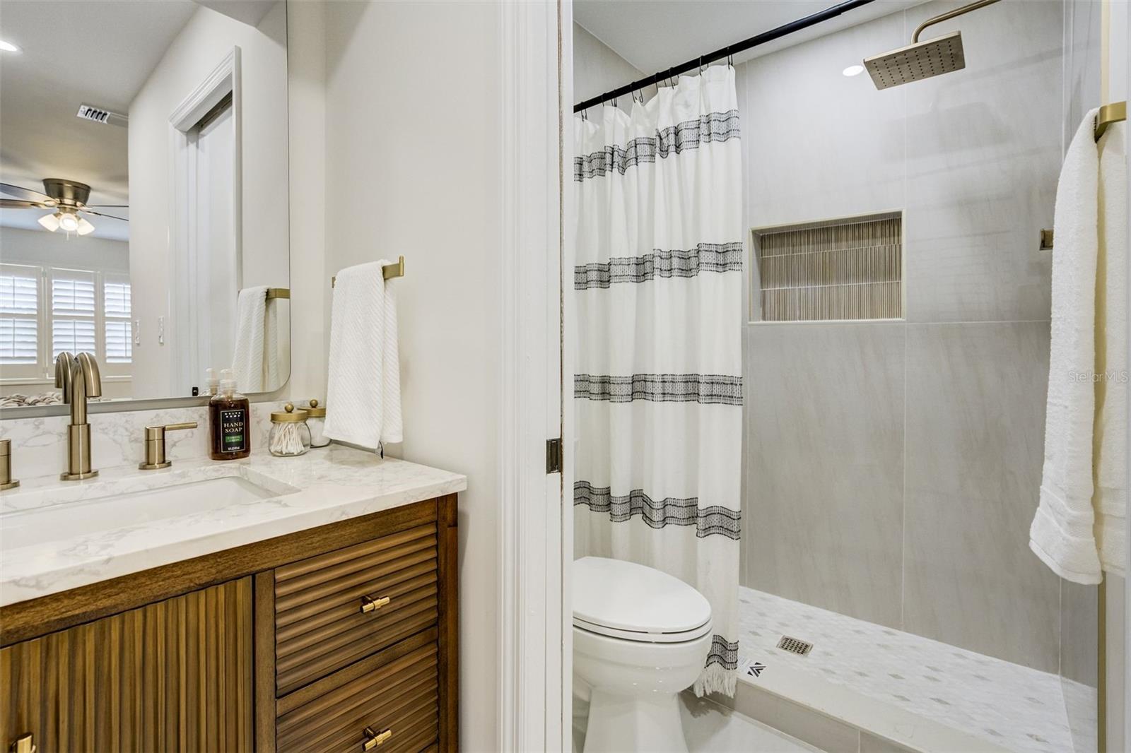 HARBOR POINTE CONDO - Residential