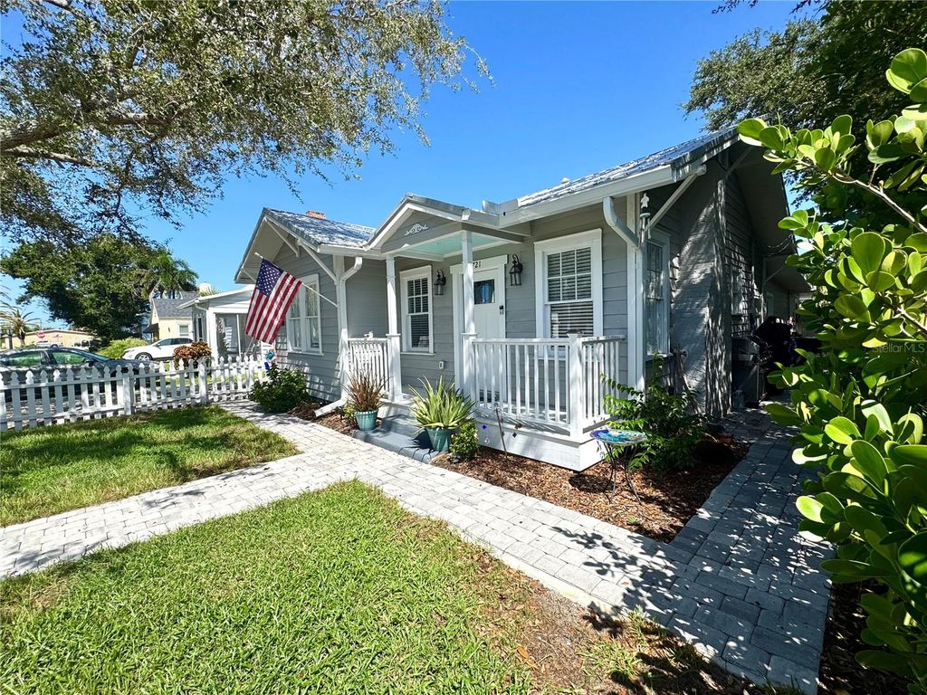 Photo of 721 Myrtle Avenue, Venice, FL 34285 (MLS # A4663095)