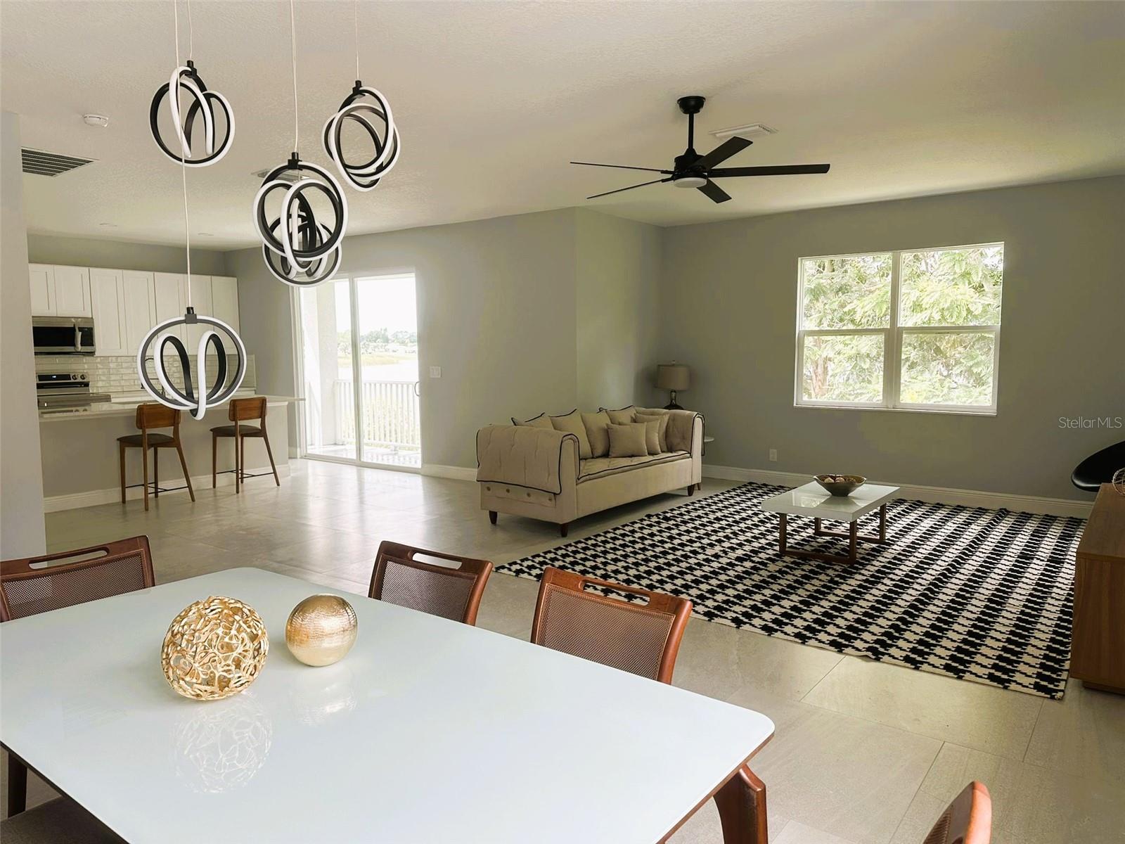 CALABAY PARC AT TOWER LAKE - Residential