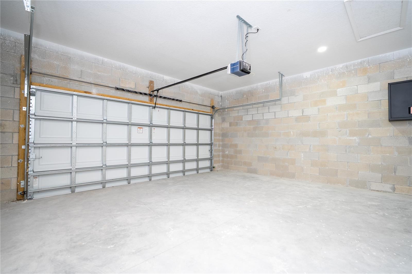 CALABAY PARC AT TOWER LAKE - Residential