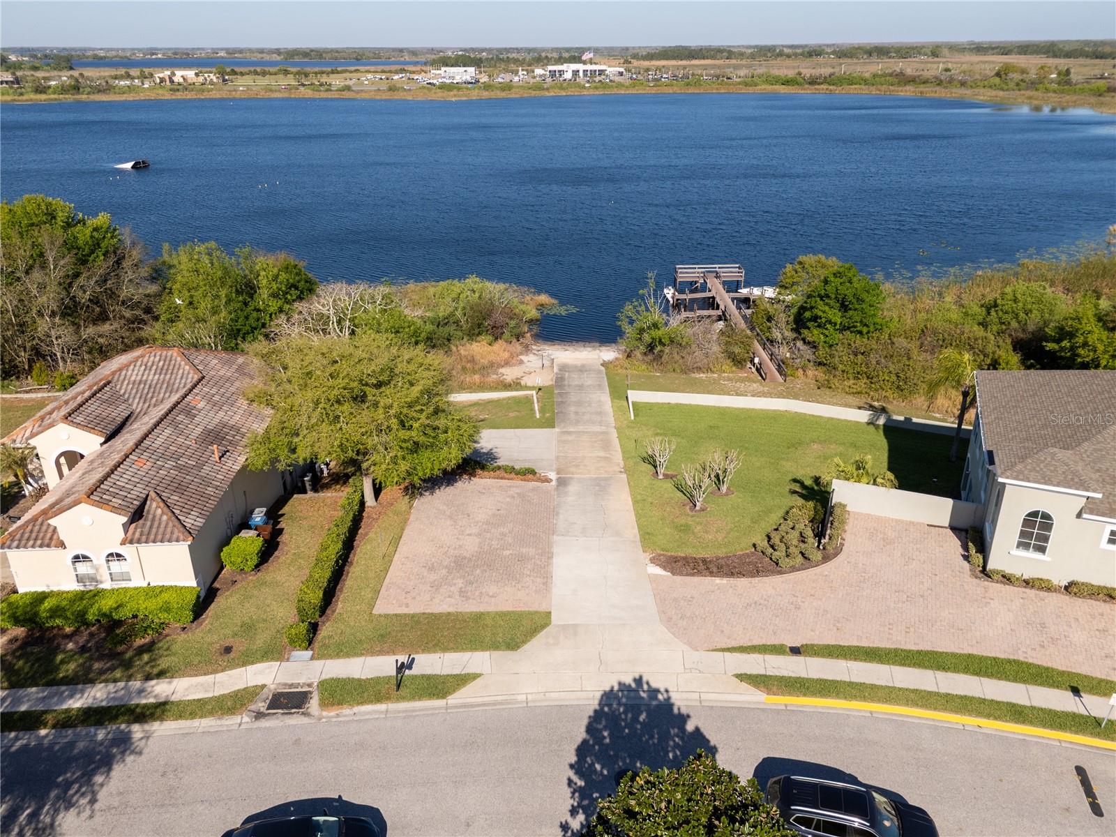 CALABAY PARC AT TOWER LAKE - Residential