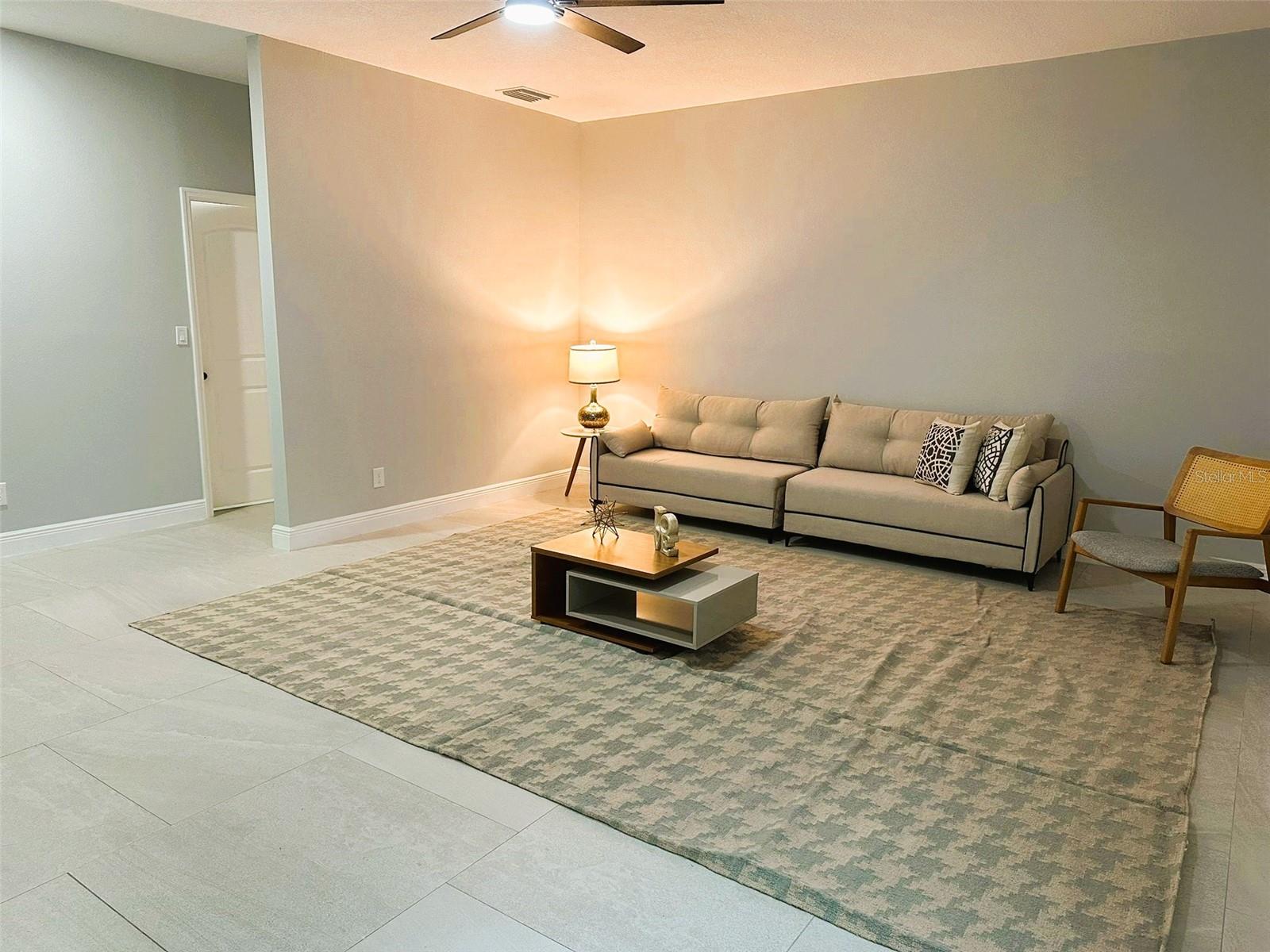 CALABAY PARC AT TOWER LAKE - Residential