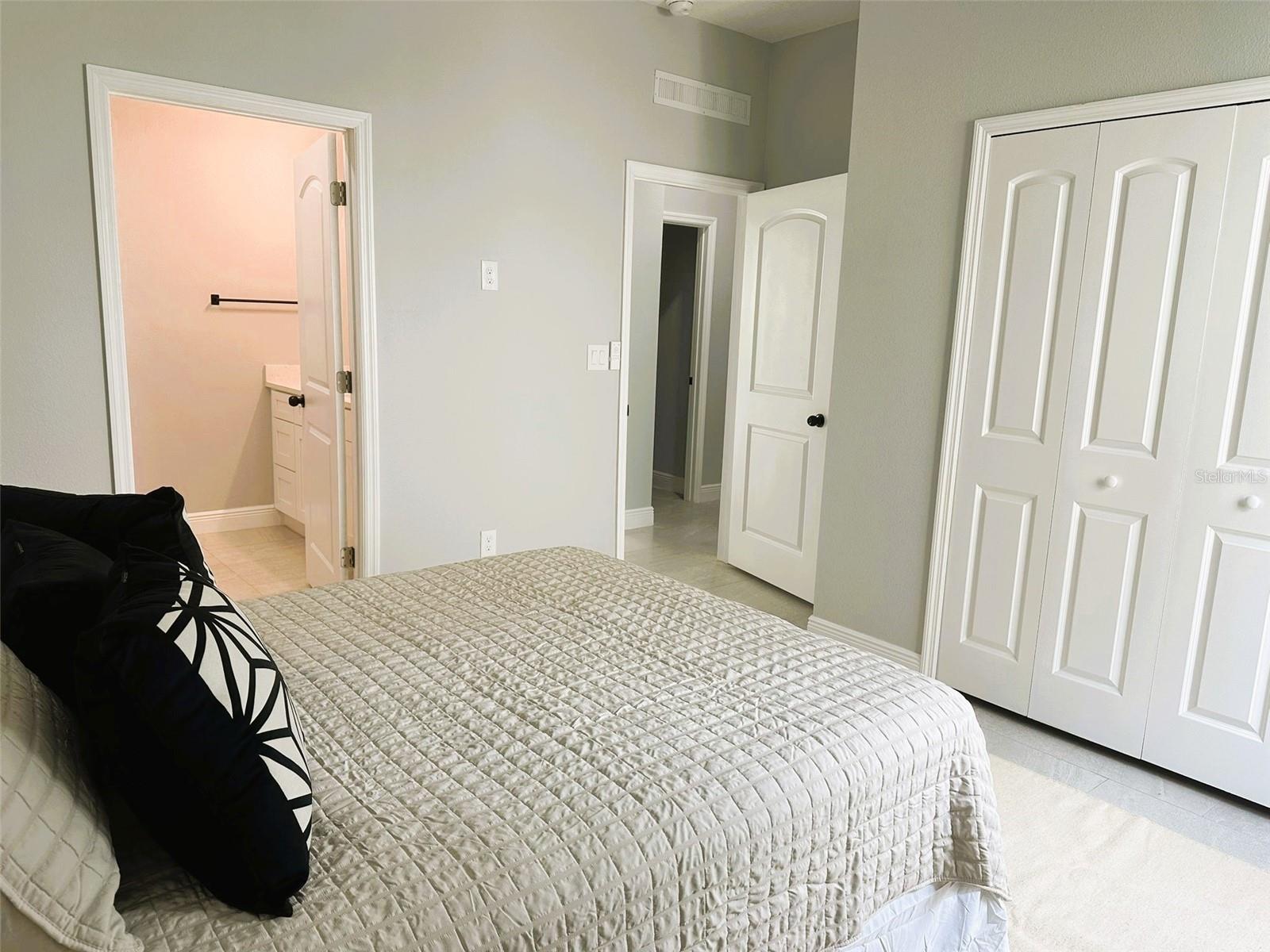 CALABAY PARC AT TOWER LAKE - Residential