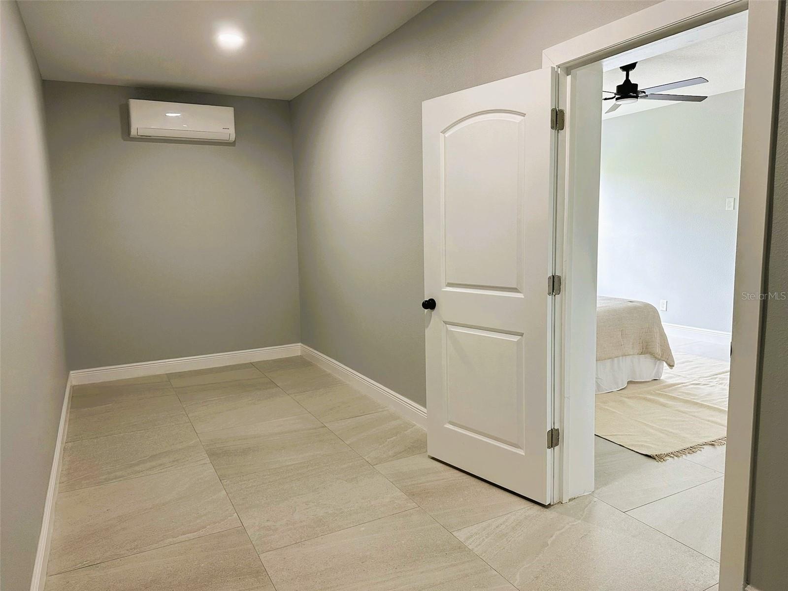 CALABAY PARC AT TOWER LAKE - Residential