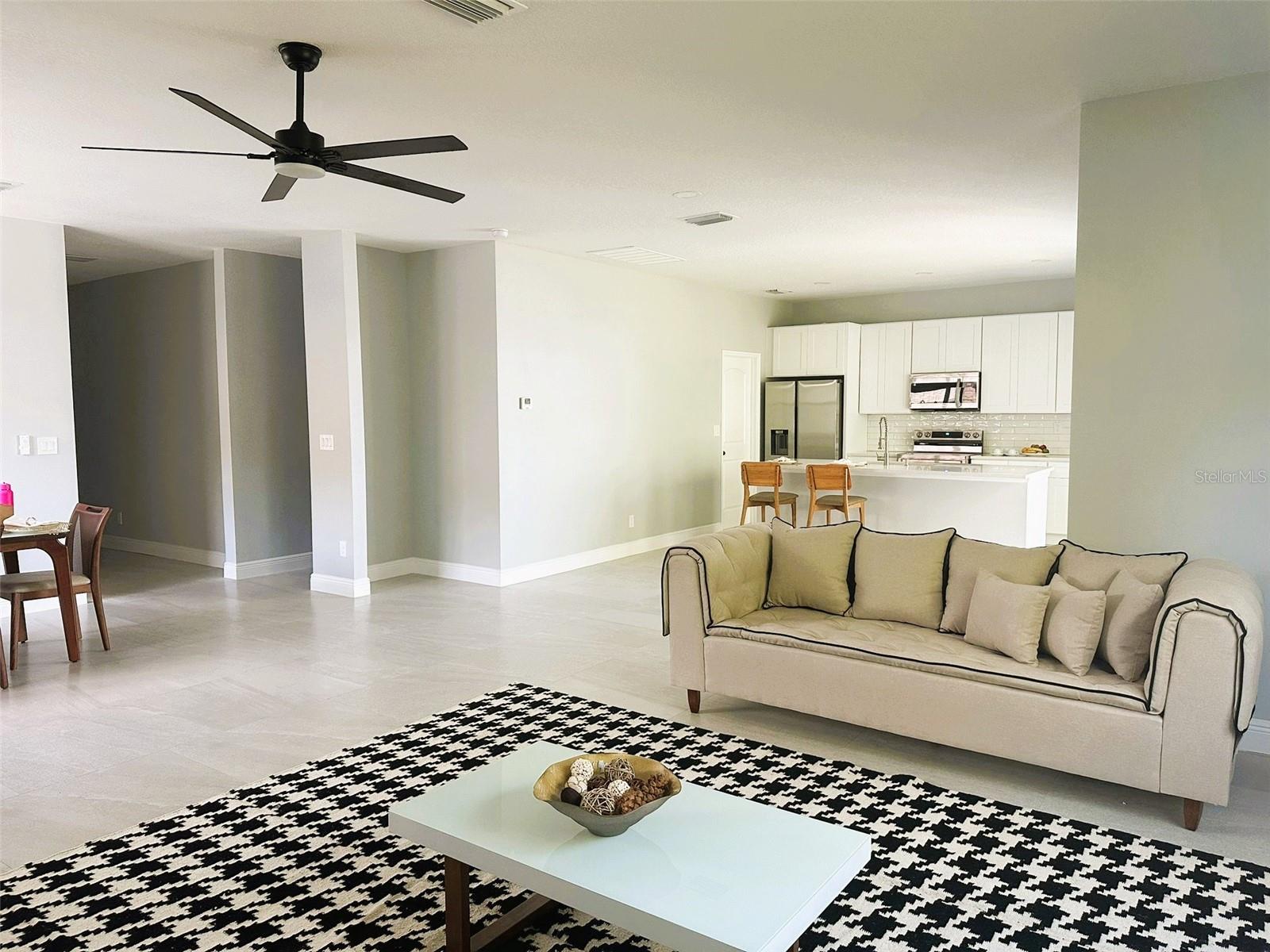 CALABAY PARC AT TOWER LAKE - Residential