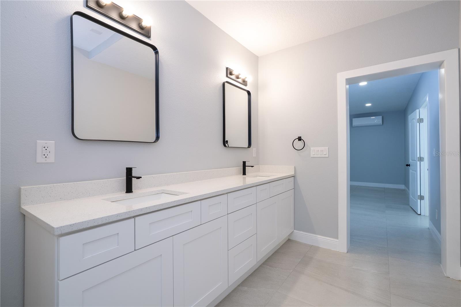 CALABAY PARC AT TOWER LAKE - Residential