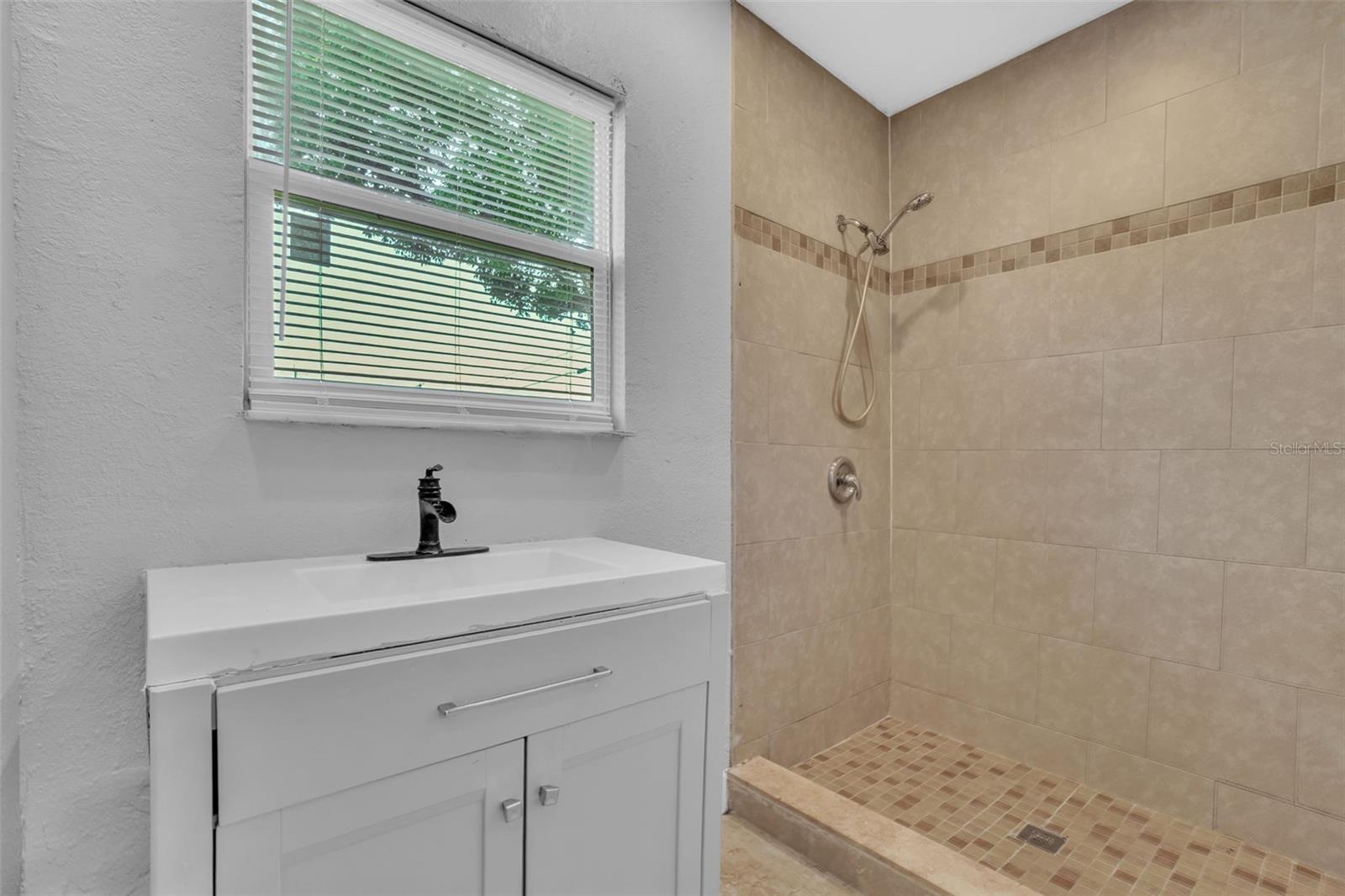 THOMAS ADD TO MIDWAY - Residential