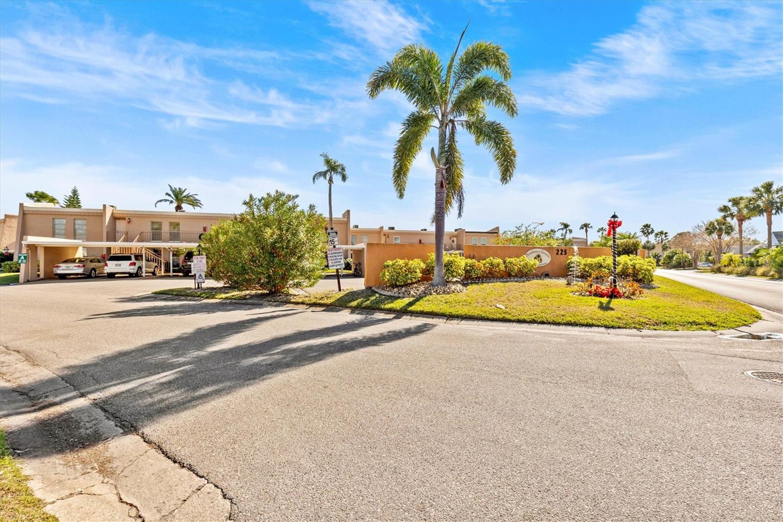 PENTHOUSE GREENS - Residential