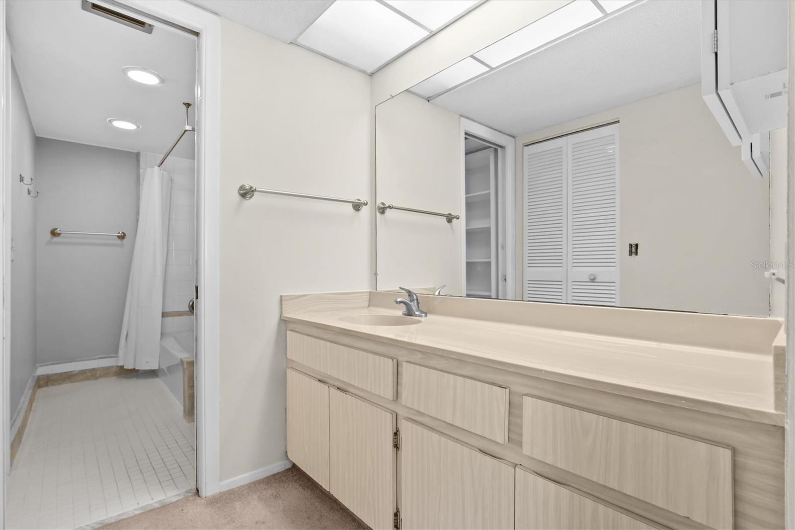 PENTHOUSE GREENS - Residential