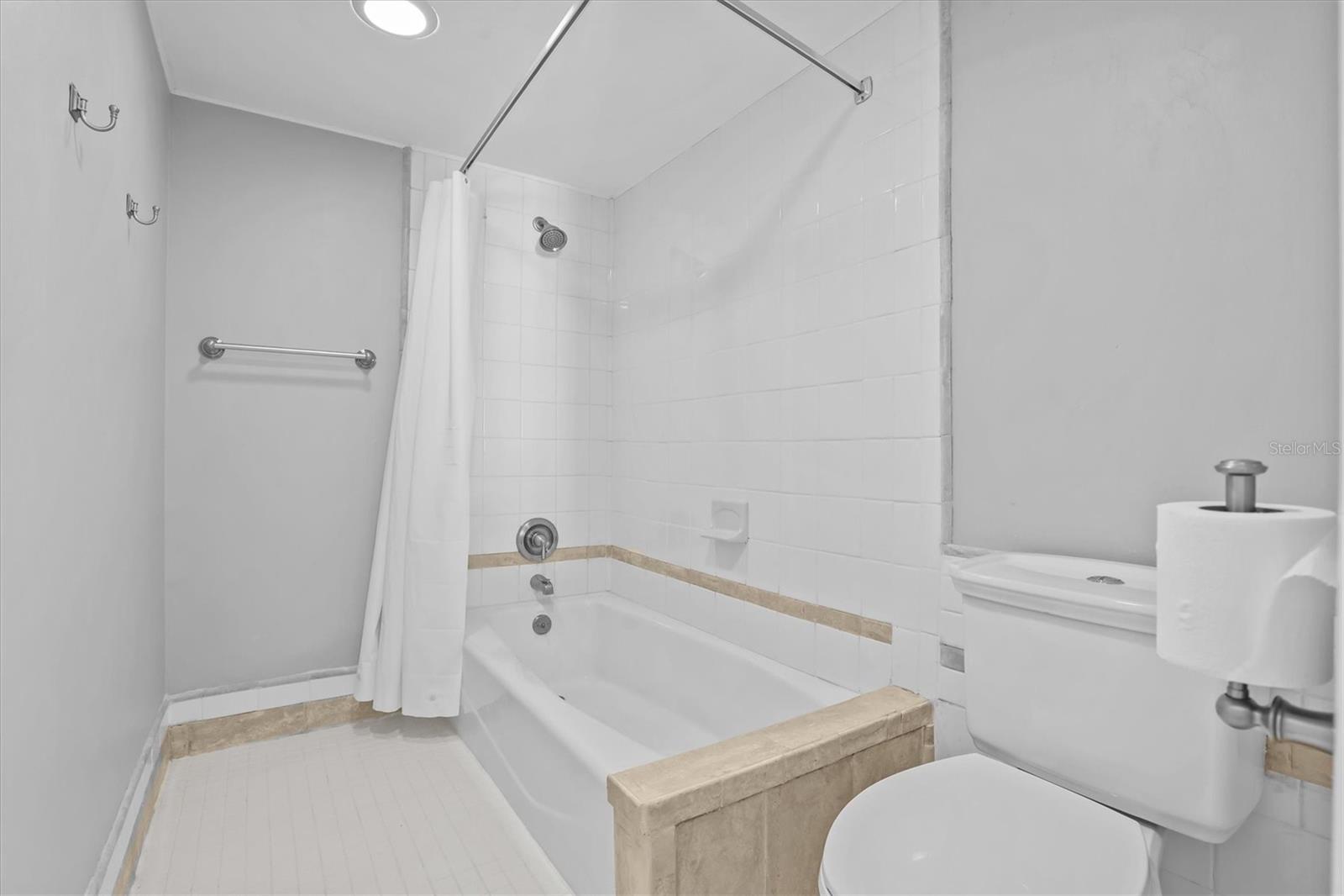 PENTHOUSE GREENS - Residential