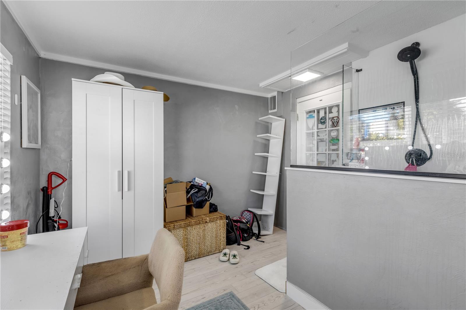 COLLINS - Residential