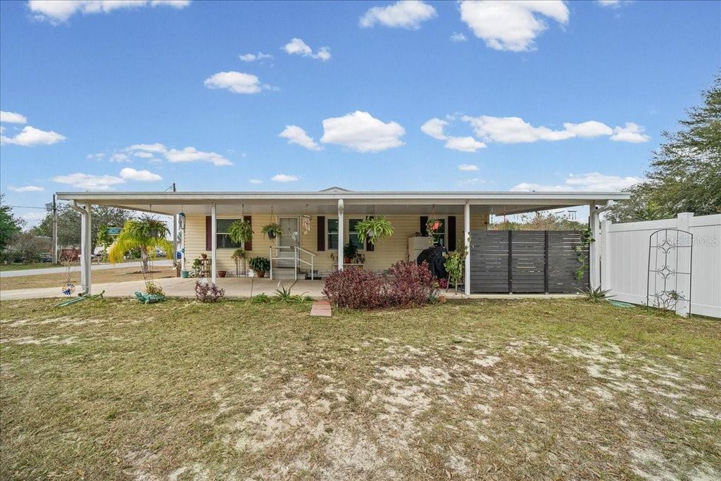 Photo of 10063 SE 126th Ln, Belleview, FL 34420 (MLS # OM717423)