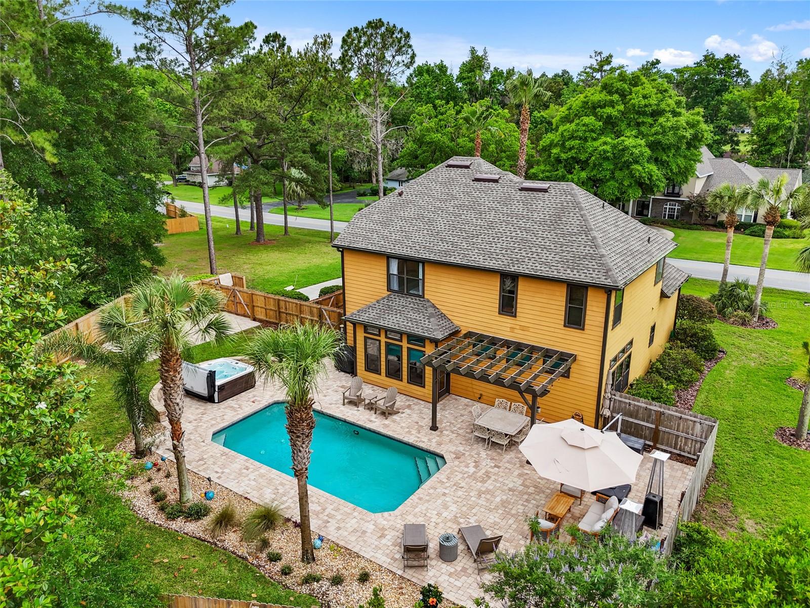 11049 CREEK DRIVE