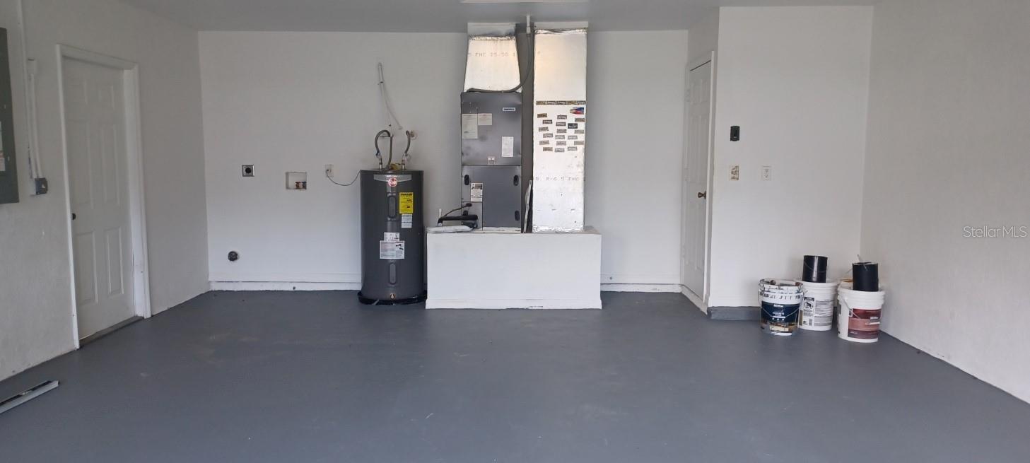 SUN COUNTRY ESTATE - Residential Lease