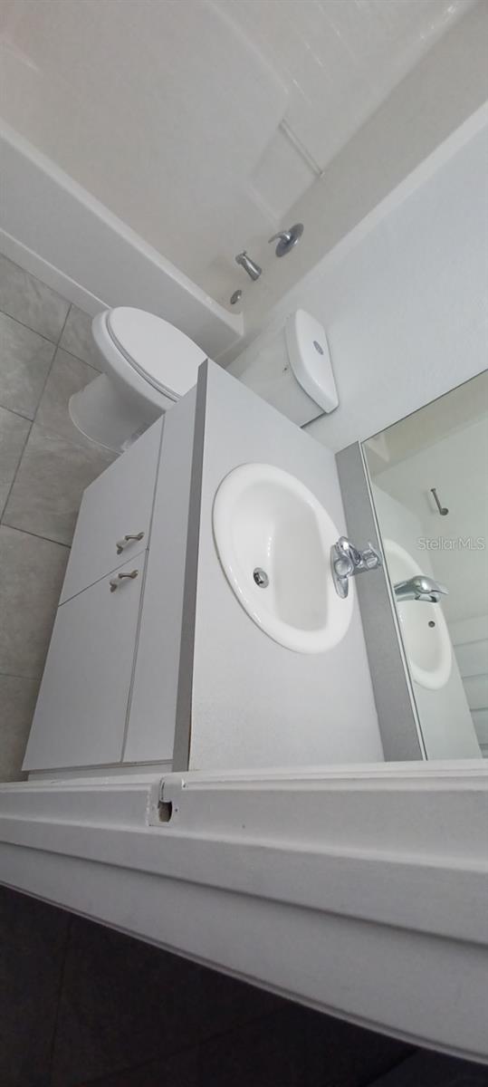 SUN COUNTRY ESTATE - Residential Lease